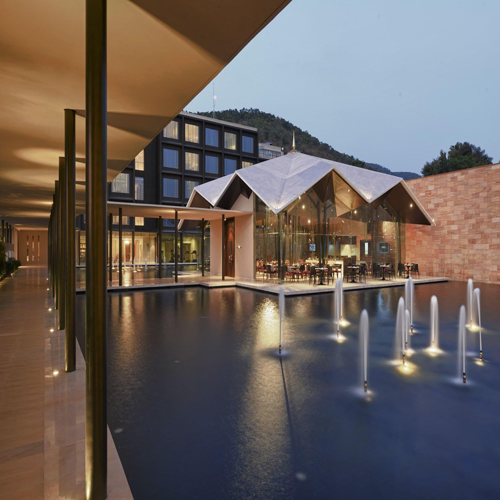 Marasa Sarovar Premiere Tirupati Exteriér fotografie The resort's lobby