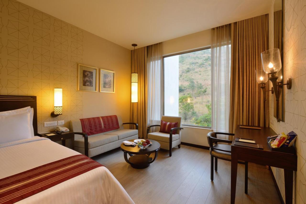 Marasa Sarovar Premiere Tirupati Exteriér fotografie A room at The Oberoi, Rishikesh