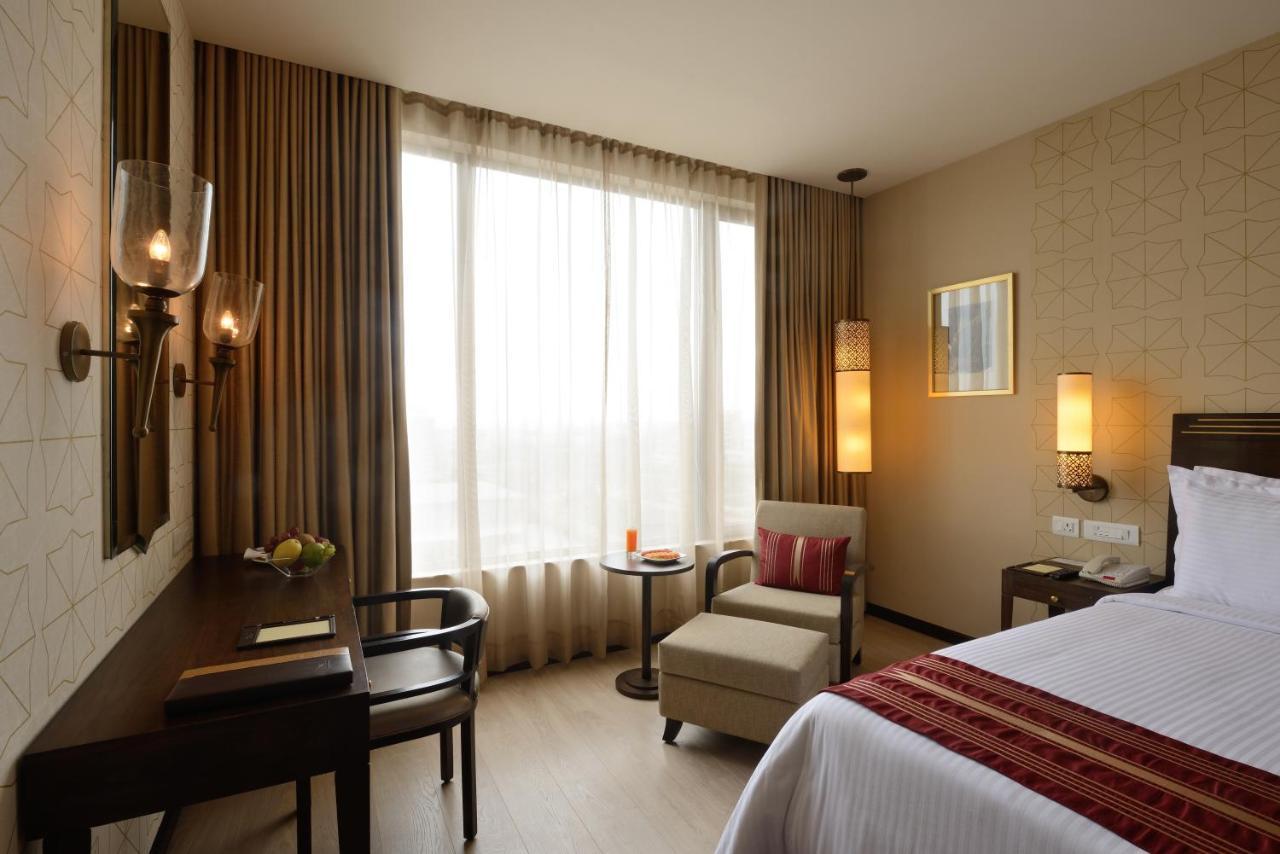 Marasa Sarovar Premiere Tirupati Exteriér fotografie A room at the Taj Bengal
