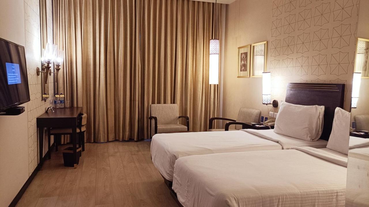 Marasa Sarovar Premiere Tirupati Exteriér fotografie A room at the Taj Bengal