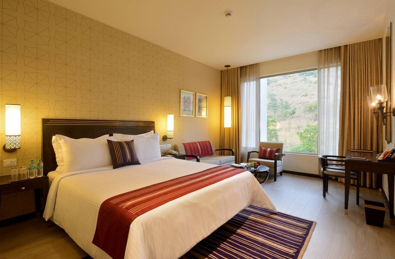 Marasa Sarovar Premiere Tirupati Exteriér fotografie A room at the Taj Bengal