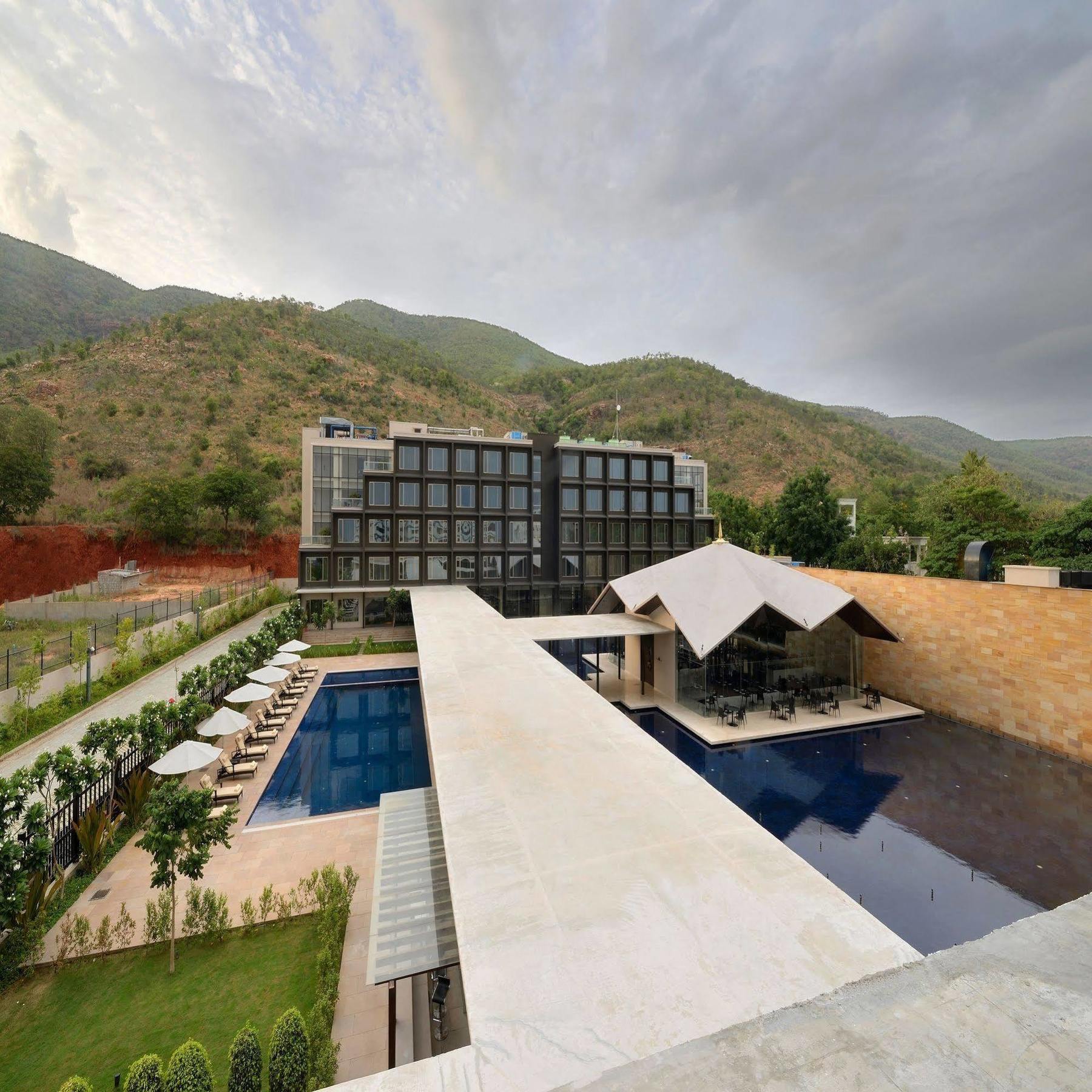 Marasa Sarovar Premiere Tirupati Exteriér fotografie The hotel