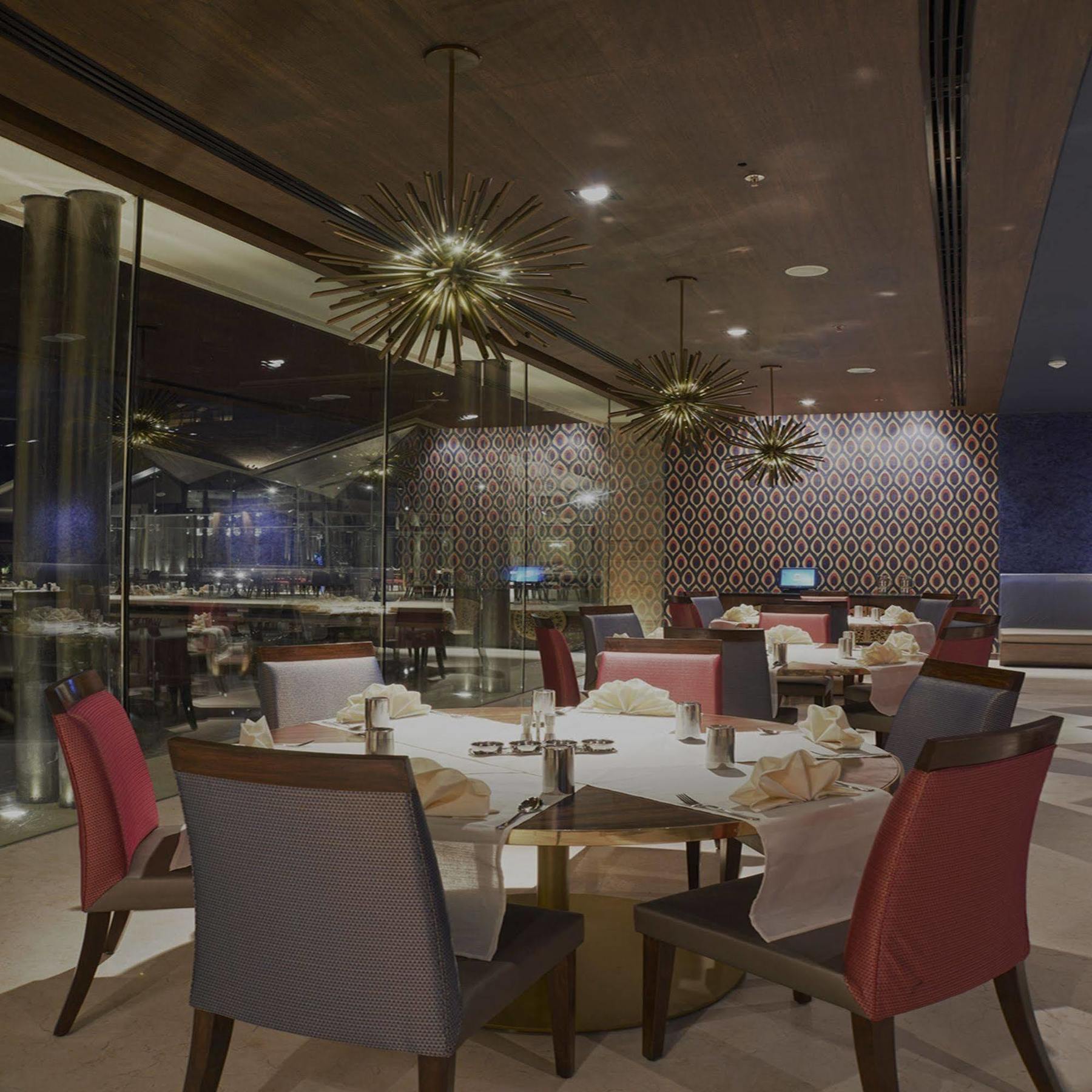 Marasa Sarovar Premiere Tirupati Exteriér fotografie The interior of the restaurant