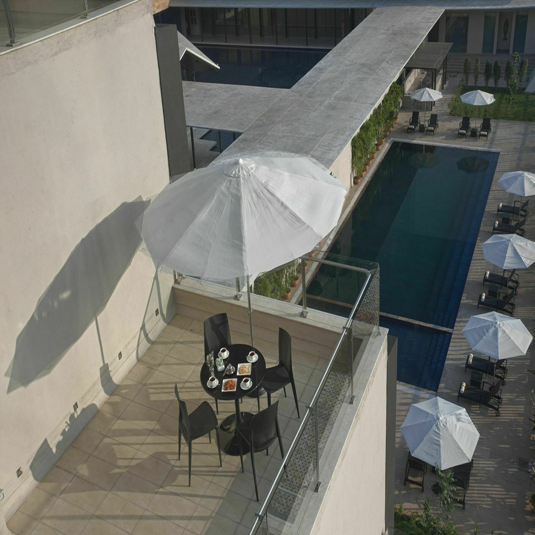 Marasa Sarovar Premiere Tirupati Exteriér fotografie The swimming pool at the hotel
